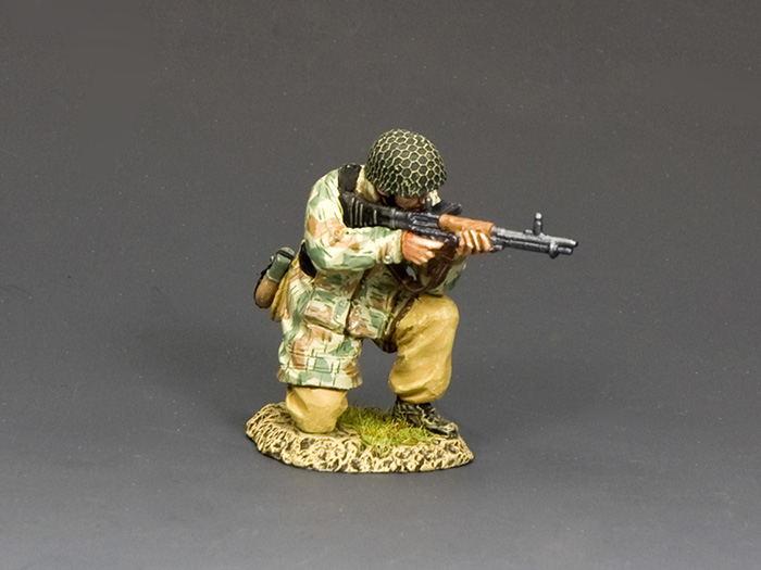 KING & COUNTRY KINGS X ROUGH RIDERS RR02G TROOPER WITH RIFLE GLOSSY MIB 